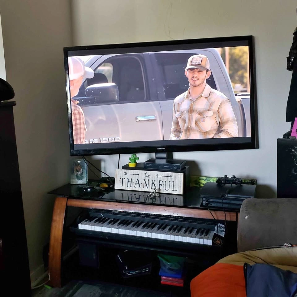T.v and stand....works great....no remote