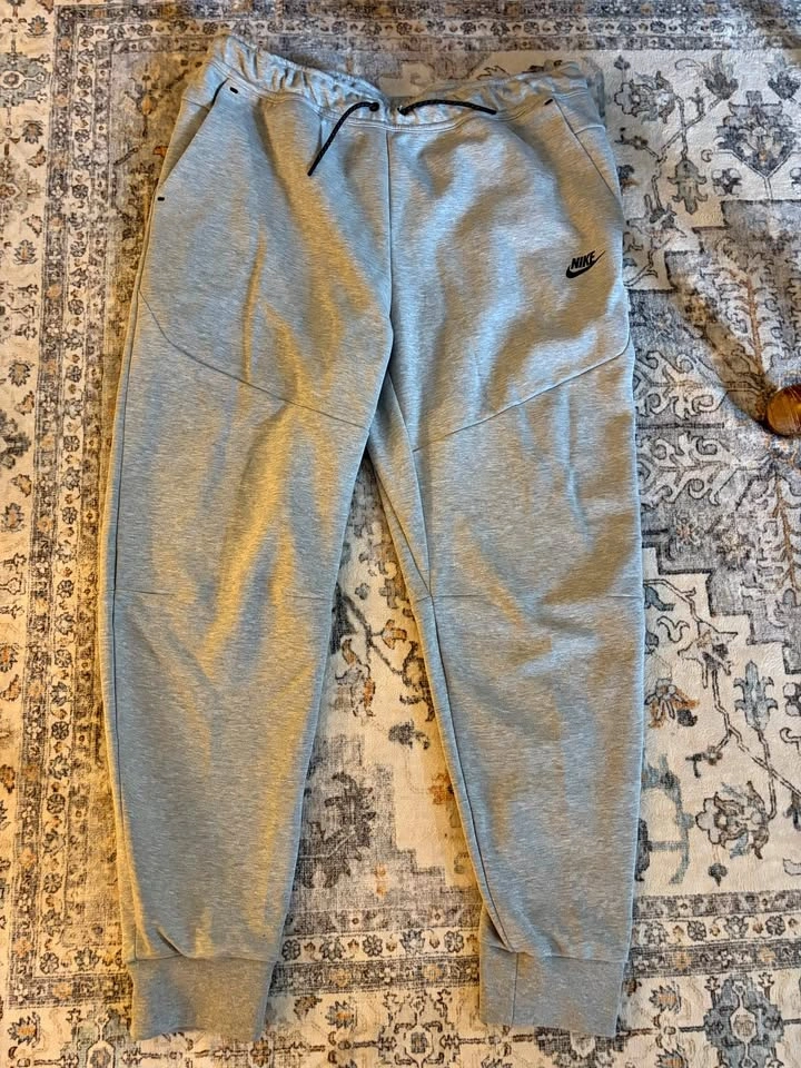 New Nike Sportswear Tech Fleece Joggers – XXL – Heather Grey