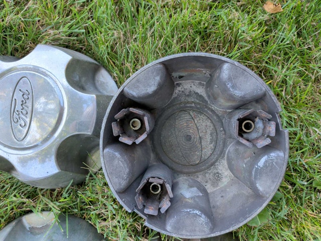 Crown Victoria Hub Covers - photo 3