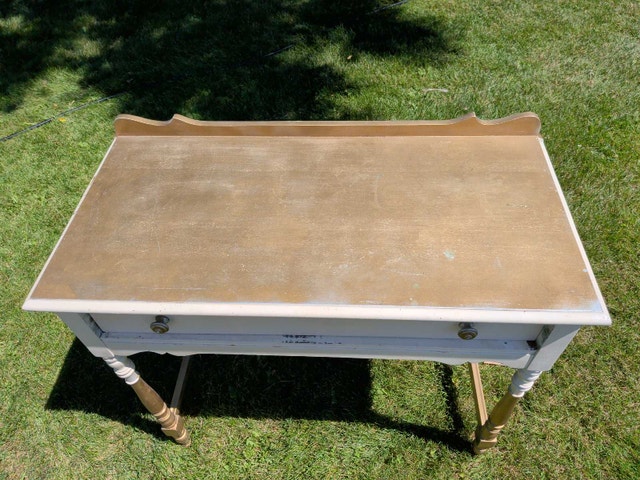 Cream & Gold Desk - photo 2