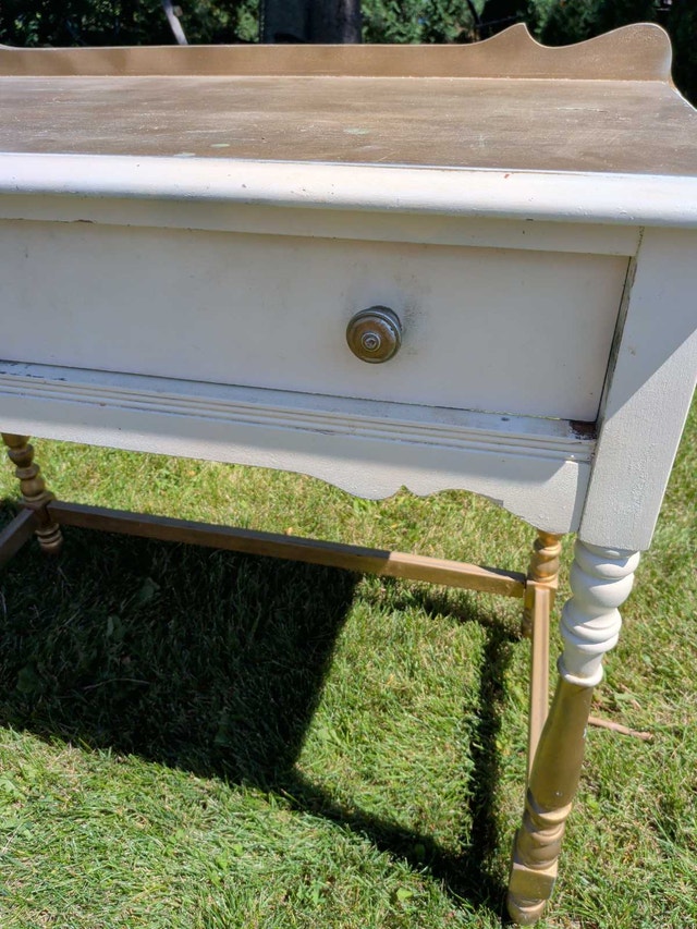 Cream & Gold Desk - photo 3