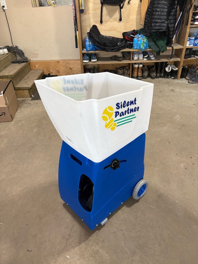 Silent Partner Tennis ball machine (REPLACED BATTERY)