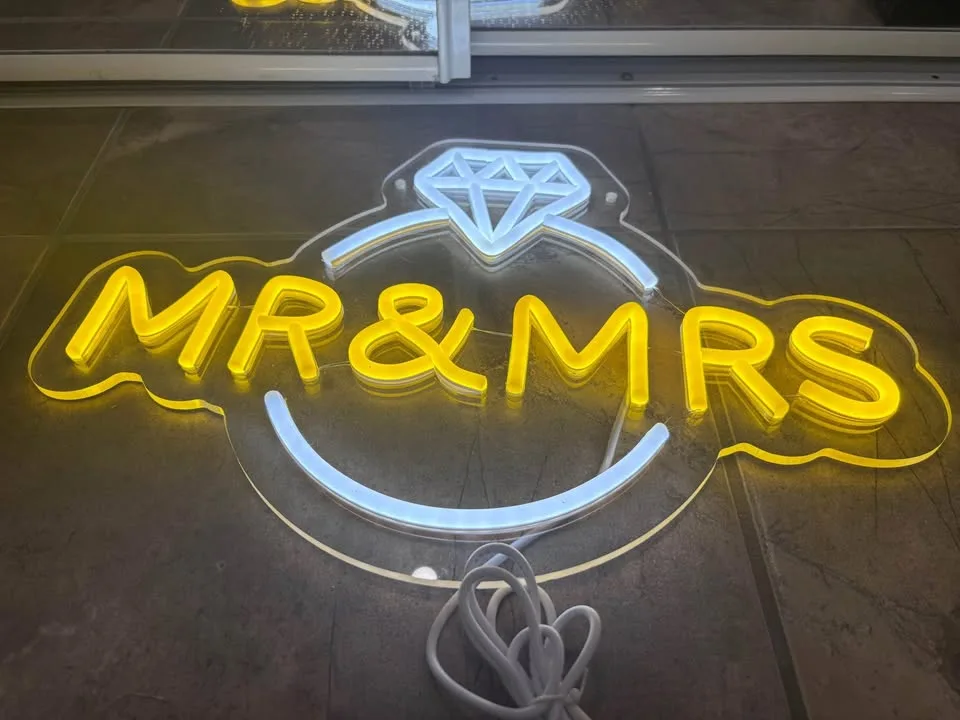 Mr. And Mrs. Sign image indicator(2)