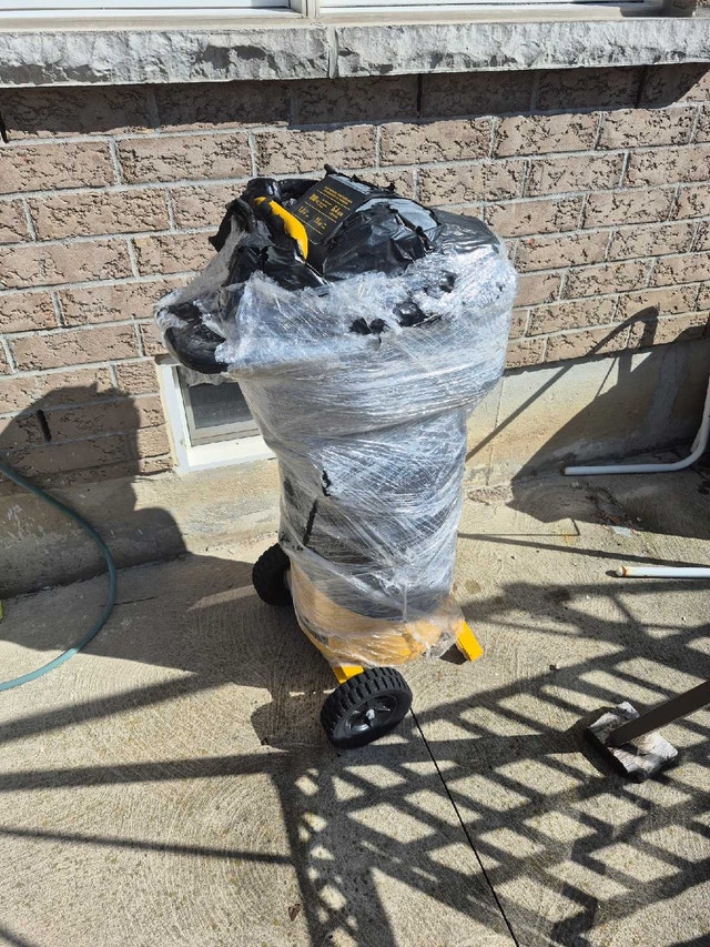 DeWalt 15 Gallon Air Compressor - photo 2