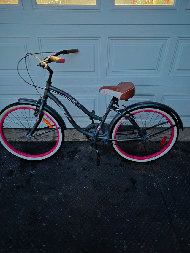 24'' wheel Bike Columbia Stirling 24 bicycle gray purple white