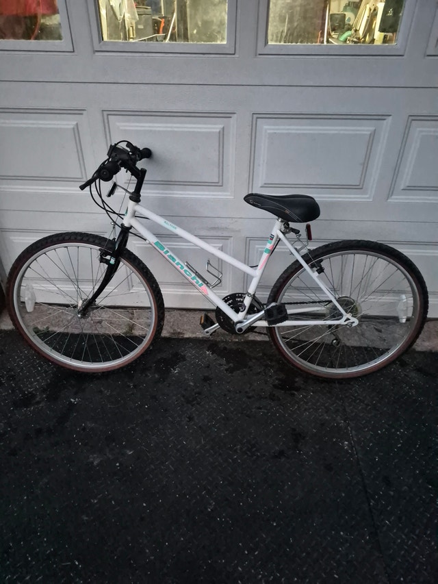 24'' wheel bike white Bianchi bicycle