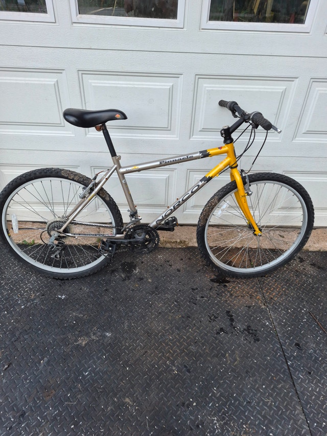 26'' Norco Pinnacle Mountain Bike Gray/Yellow