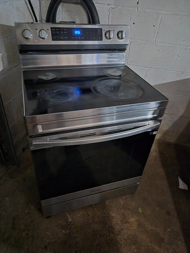 Samsung Electric Stove 2024 NE63A6511SS