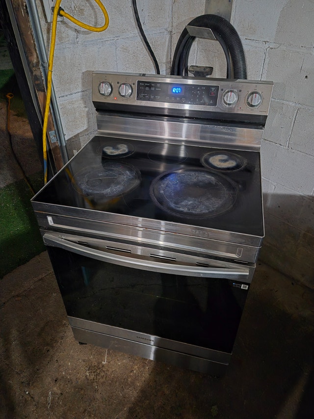 Samsung Electric Stove 2024 NE63A6511SS - photo 2