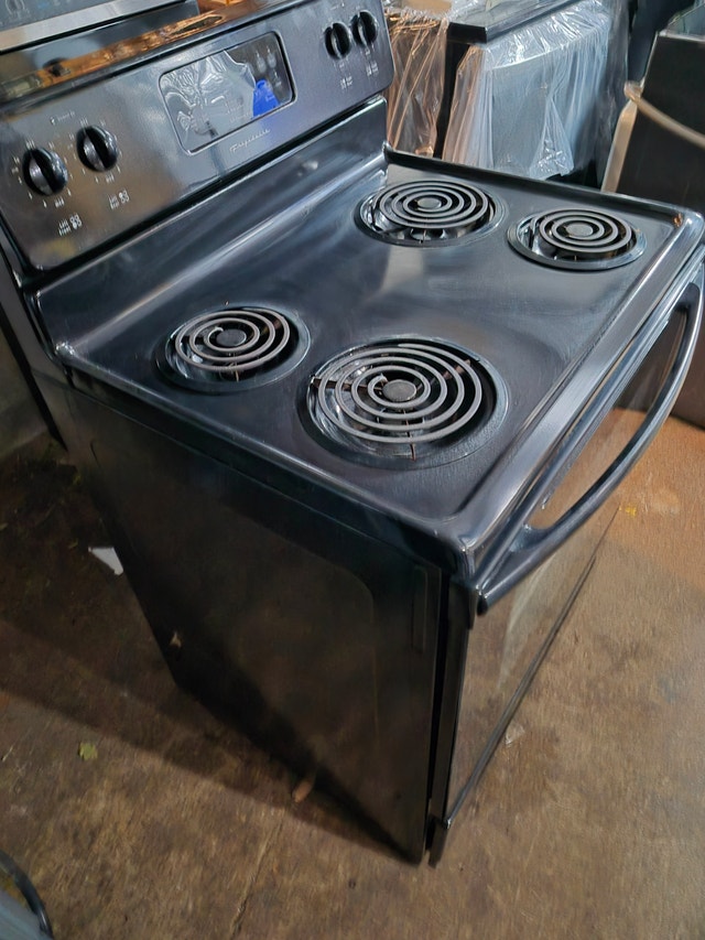 Frigidaire oven electric Coil stove black - photo 4