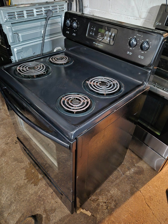 Frigidaire oven electric Coil stove black - photo 5