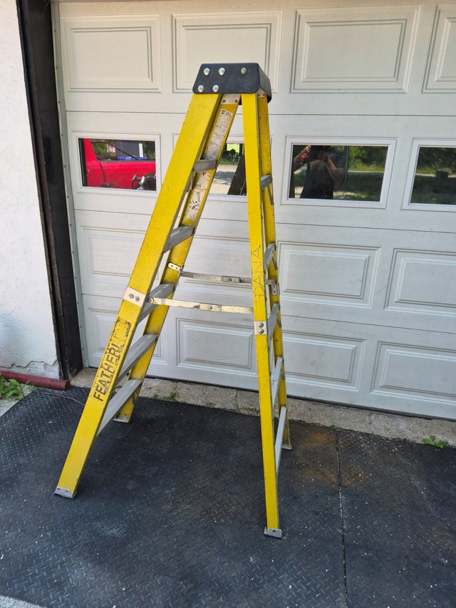 Fiberglass ladder featherlite yellow 6ft step ladder