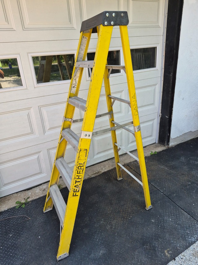 Fiberglass ladder featherlite yellow 6ft step ladder - photo 2