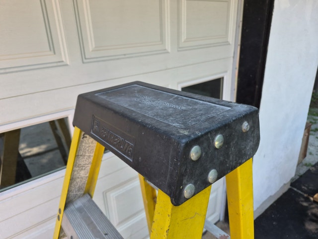 Fiberglass ladder featherlite yellow 6ft step ladder - photo 5