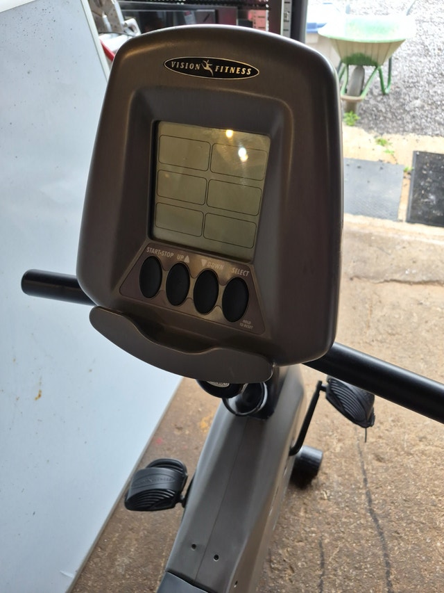 Vision Fitness R2000 Recumbent Exercise Bike - photo 3