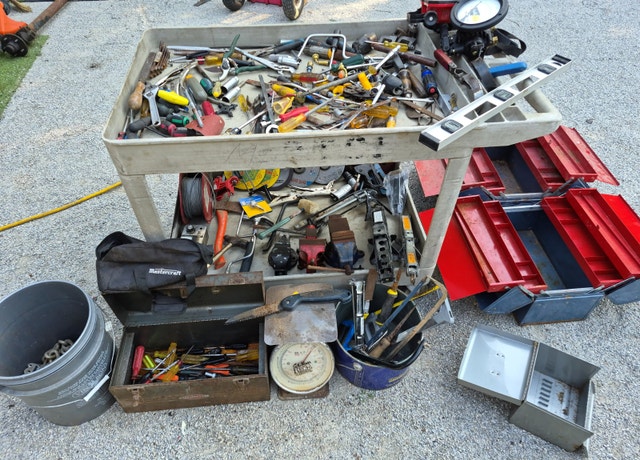 TOOLS, toolbox full misc. bulk deal working and non working tool