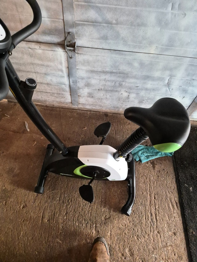 Advantage Fitness 488 Upright Exercise Bike - photo 5