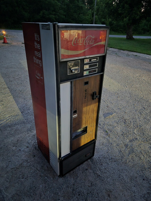 Vintage Coca‑Cola Ideal Venders C120A – Canadian‑Built