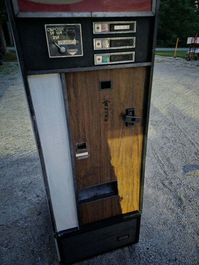 Vintage Coca‑Cola Ideal Venders C120A – Canadian‑Built - photo 2