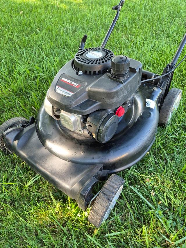 Gas Lawnmower 21'' Yard Machines Push Mower, Mulch - photo 3