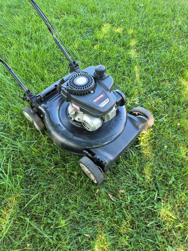 Gas Lawnmower 21'' Yard Machines Push Mower, Mulch - photo 4