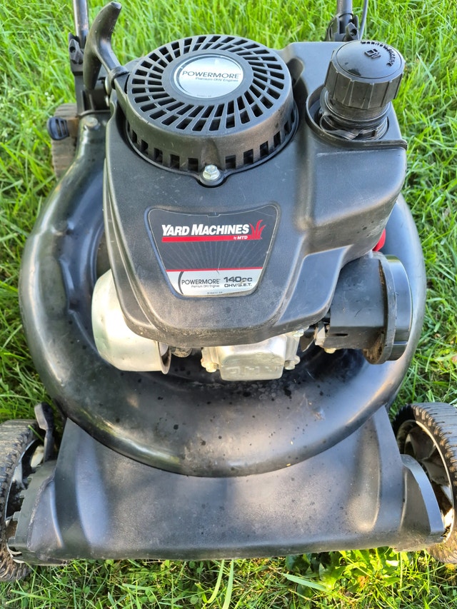 Gas Lawnmower 21'' Yard Machines Push Mower, Mulch - photo 5