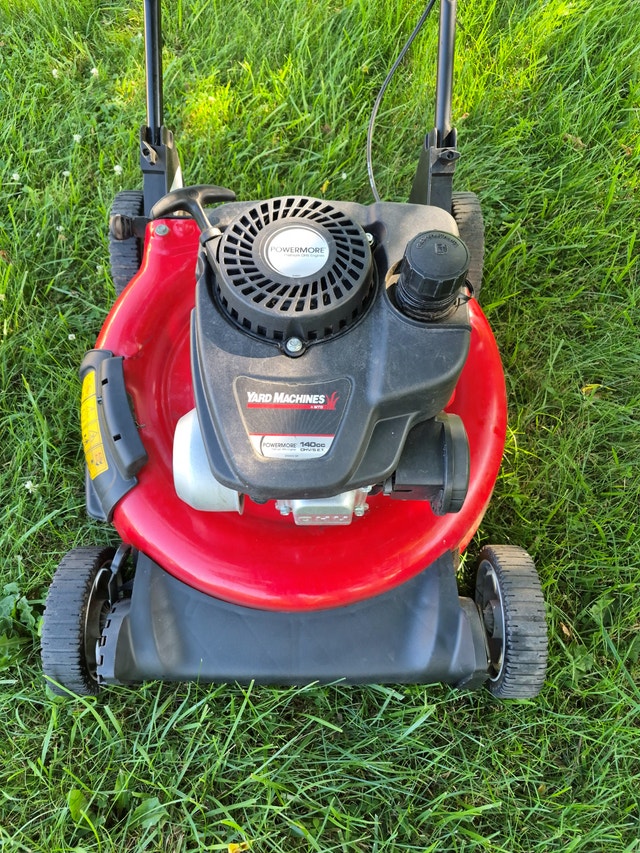 Gas Lawnmower 21'' Yard machines push mower, MULCH & BAG - photo 2