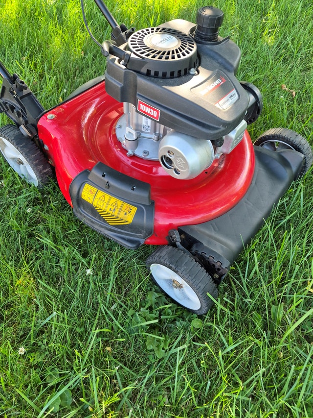 Gas Lawnmower 21'' Yard machines push mower, MULCH & BAG - photo 4