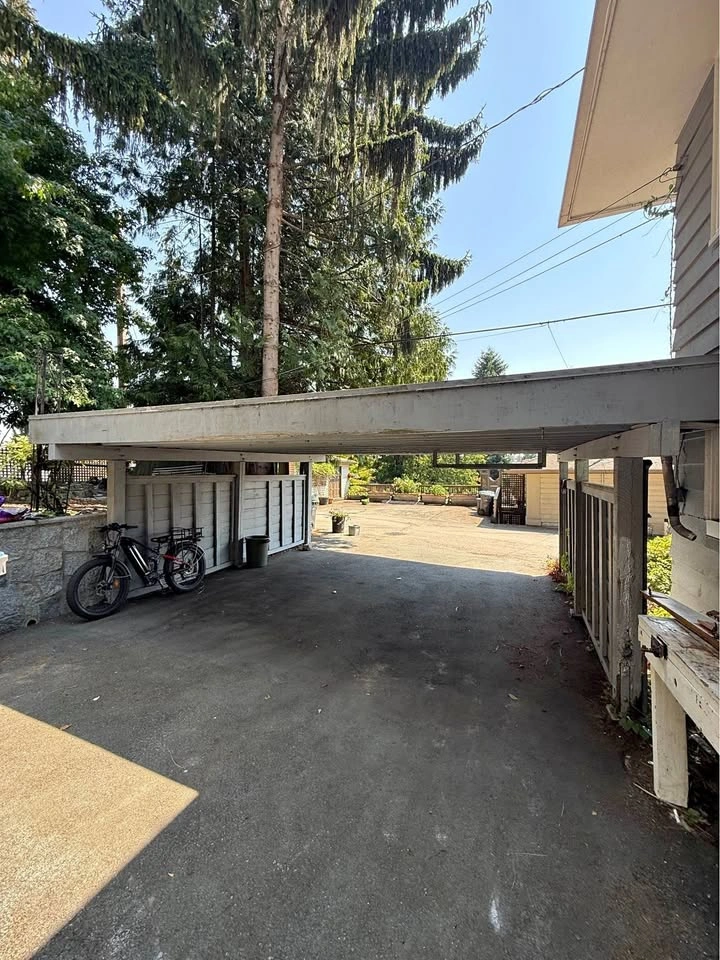3 Beds 2 Baths - House
