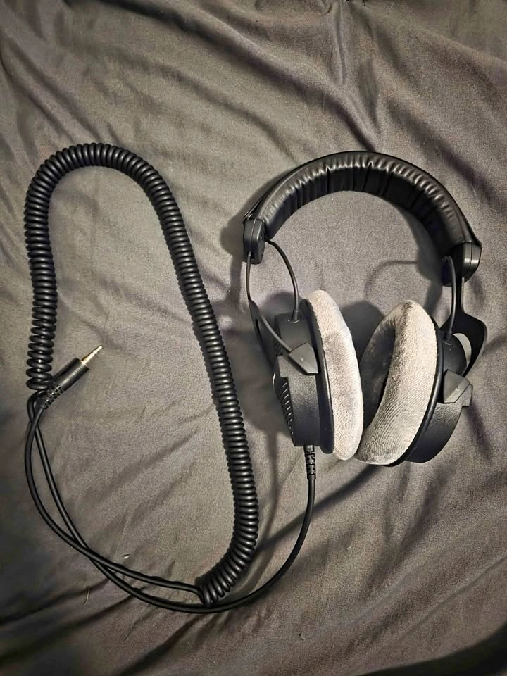 Beyerdynamics DT990 Pro Over-ear Headphones
