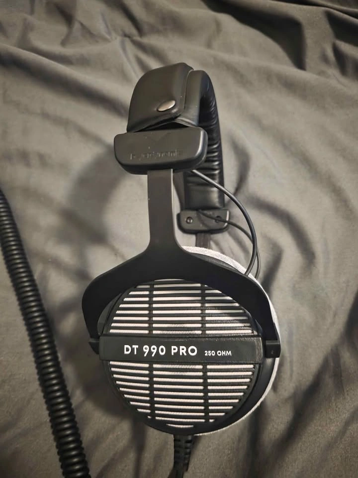Beyerdynamics DT990 Pro Over-ear Headphones - photo 2
