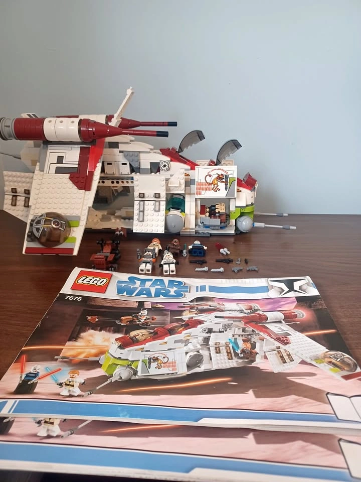 Republic Attack Gunship (7676)