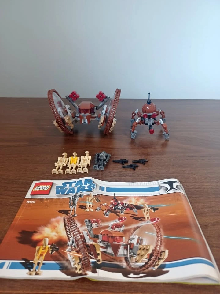 Hailfire Droid & Spider Droid (7670)