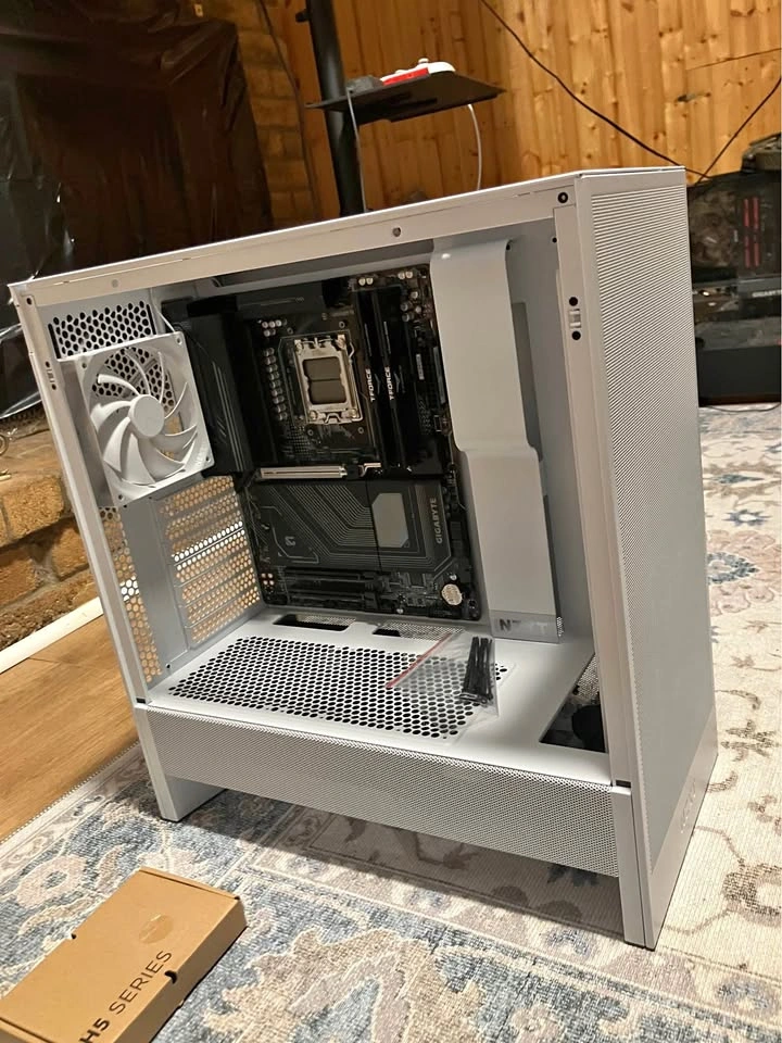 PC Building Bundle: NZXT H5 Flow, Gigabyte B850, 750W PSU, 32GB