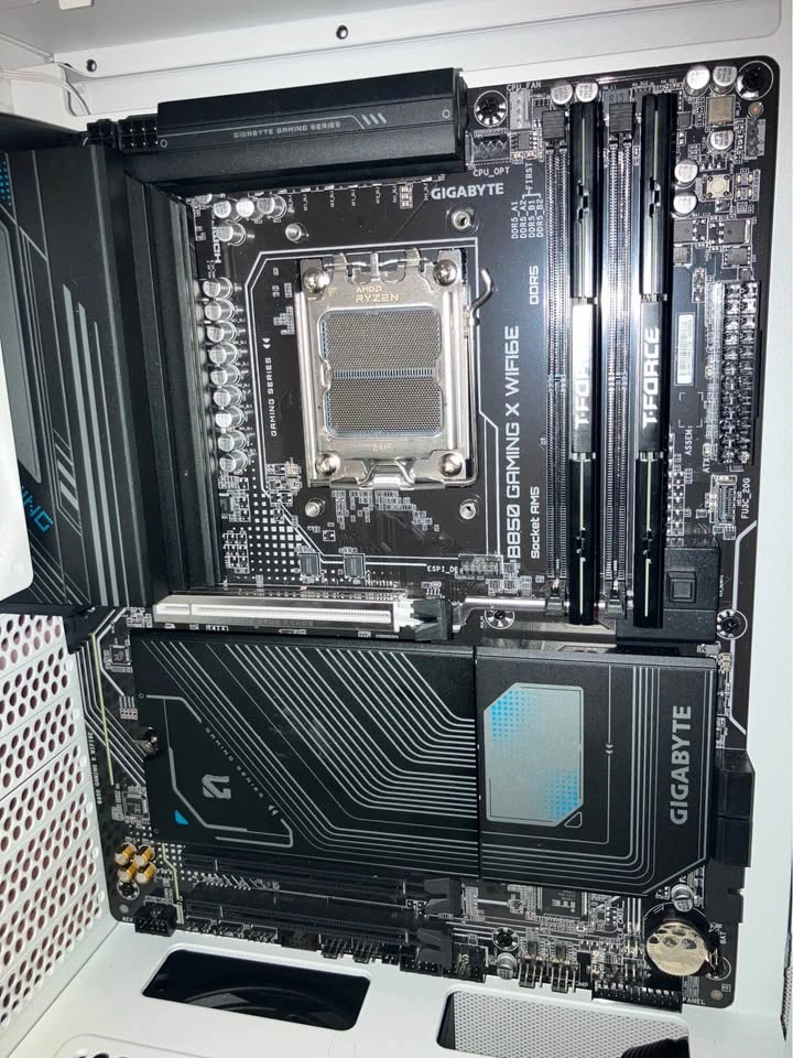 PC Building Bundle: NZXT H5 Flow, Gigabyte B850, 750W PSU, 32GB - photo 2