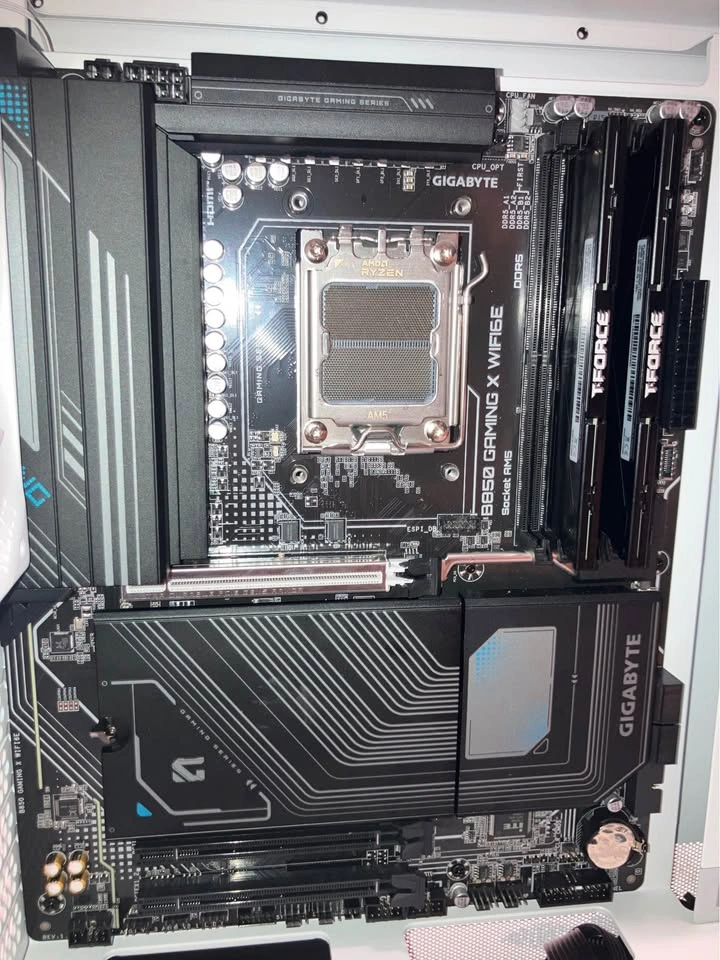 PC Building Bundle: NZXT H5 Flow, Gigabyte B850, 750W PSU, 32GB - photo 3