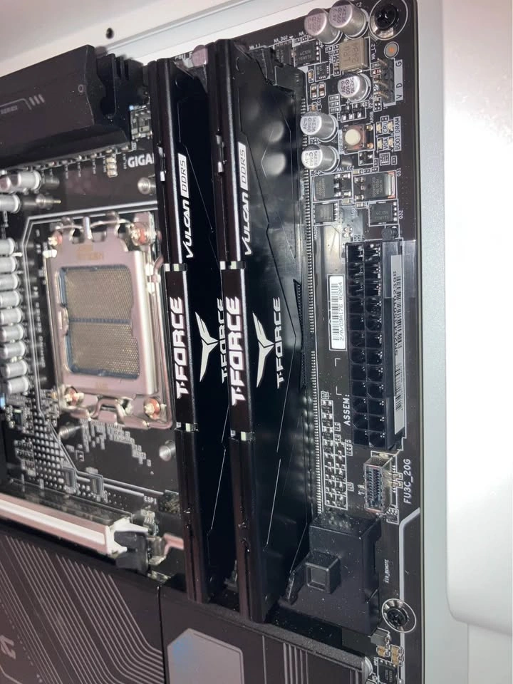 PC Building Bundle: NZXT H5 Flow, Gigabyte B850, 750W PSU, 32GB - photo 4
