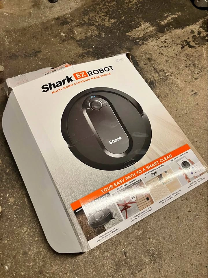 Shark EZ Robot Vacuum (RV990CA) - Excellent Condition