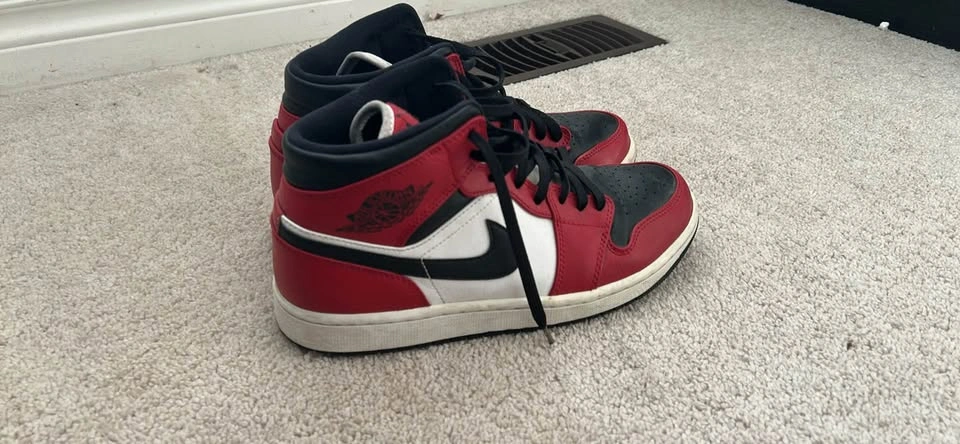 Air Jordan 1 Mid red black and white - photo 3