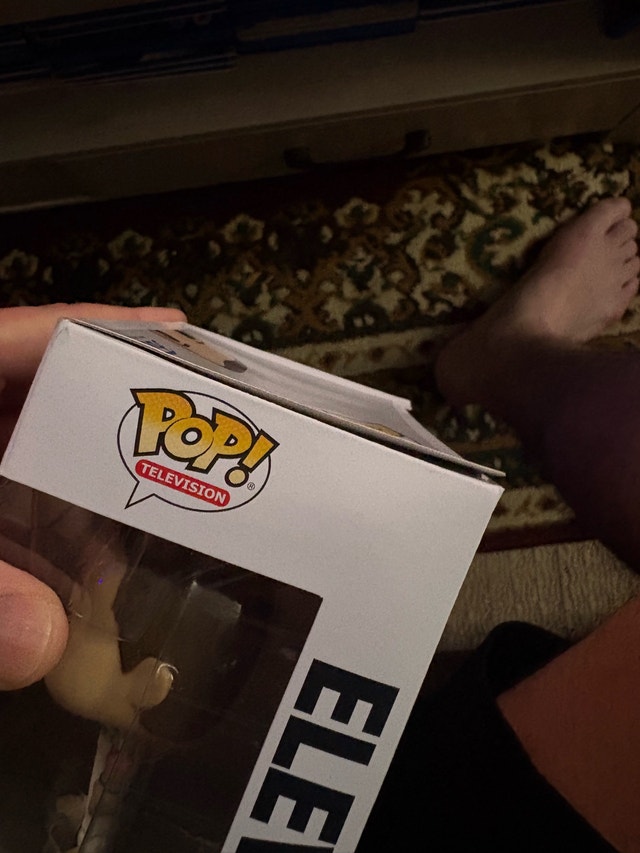 Funko stranger things eleven chase - photo 2