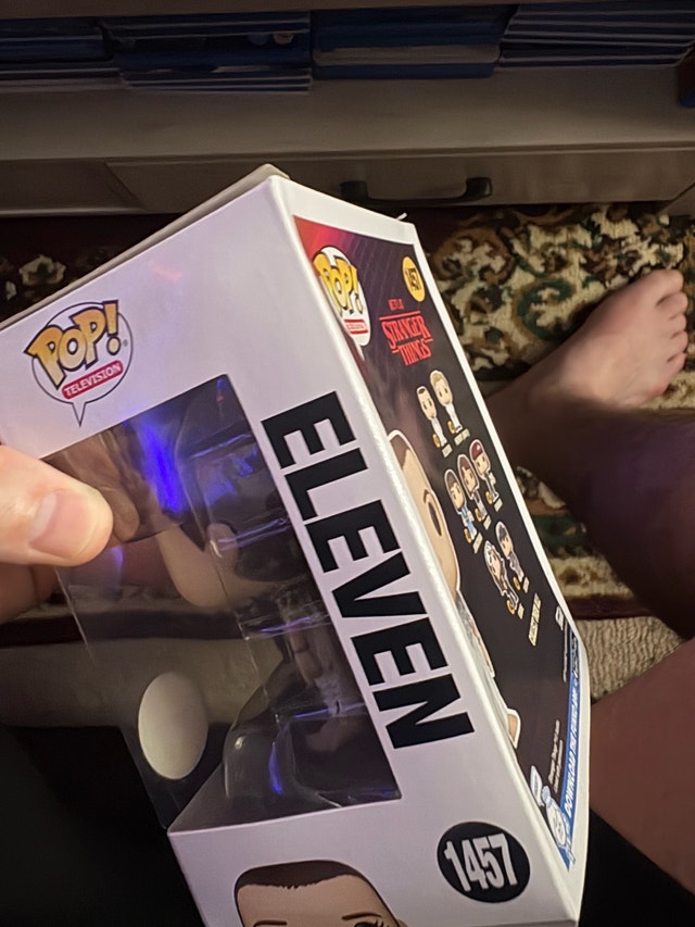 Funko stranger things eleven chase - photo 3