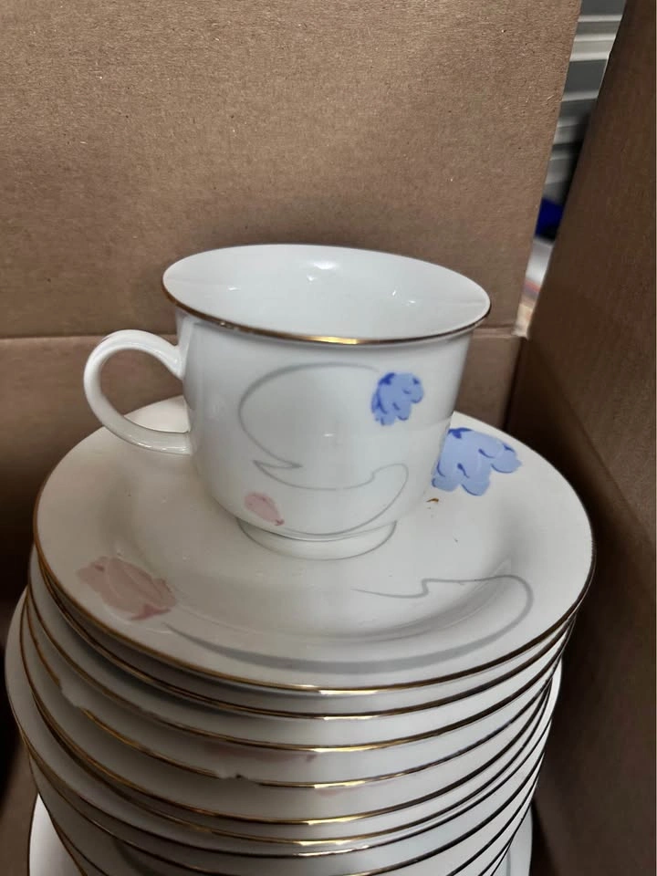 Vintage Floral Dinnerware Set - photo 2
