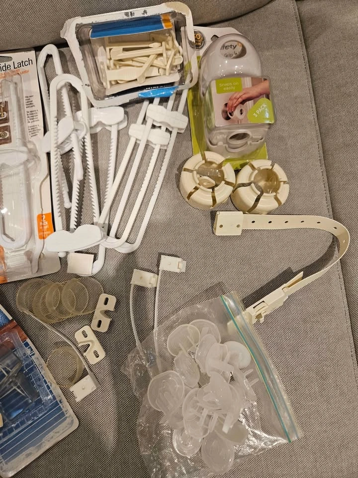 Baby/Child Safety Proofing Bundle - photo 2