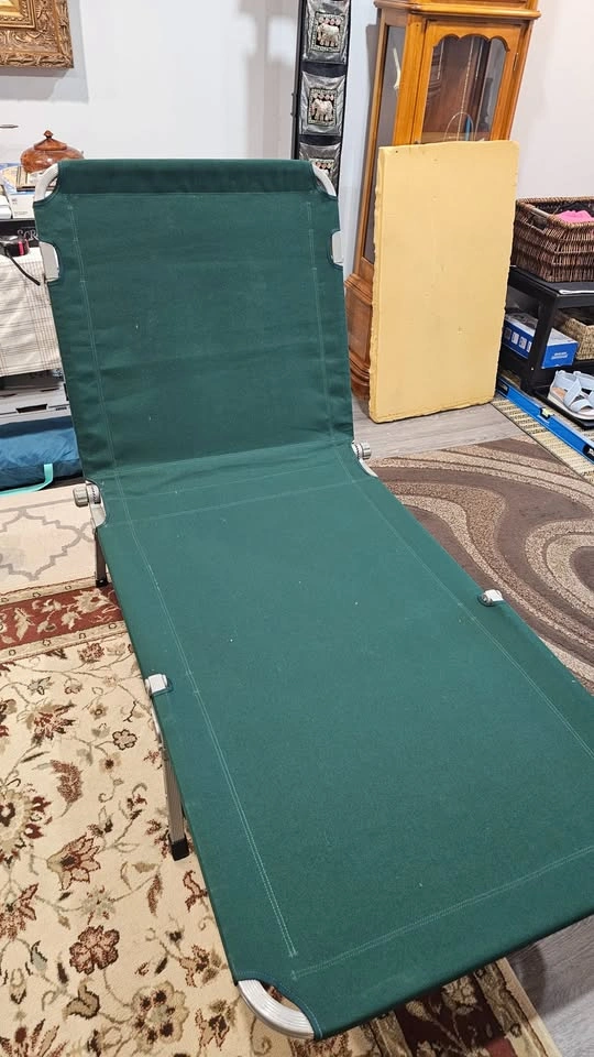 Folding Camping Cot / Portable Sleeping Stretcher Bed – Green - photo 2