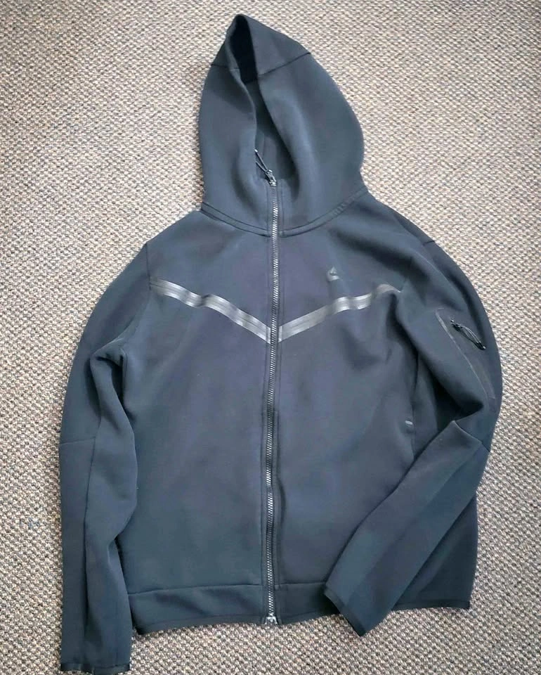 Nike black tech