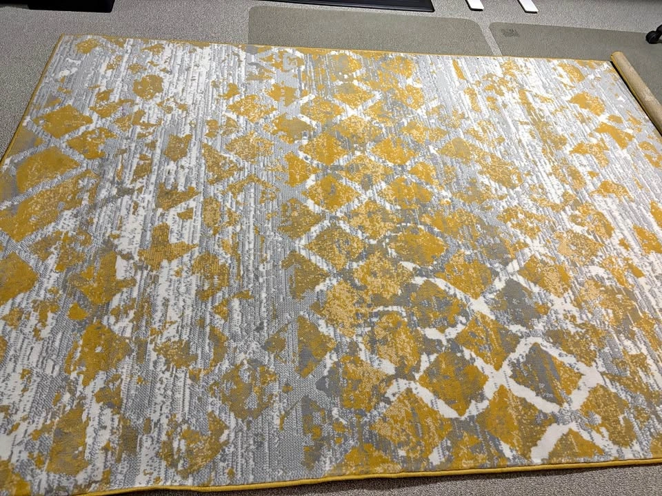 Light grey and yellow rug 9ft X 6 ft