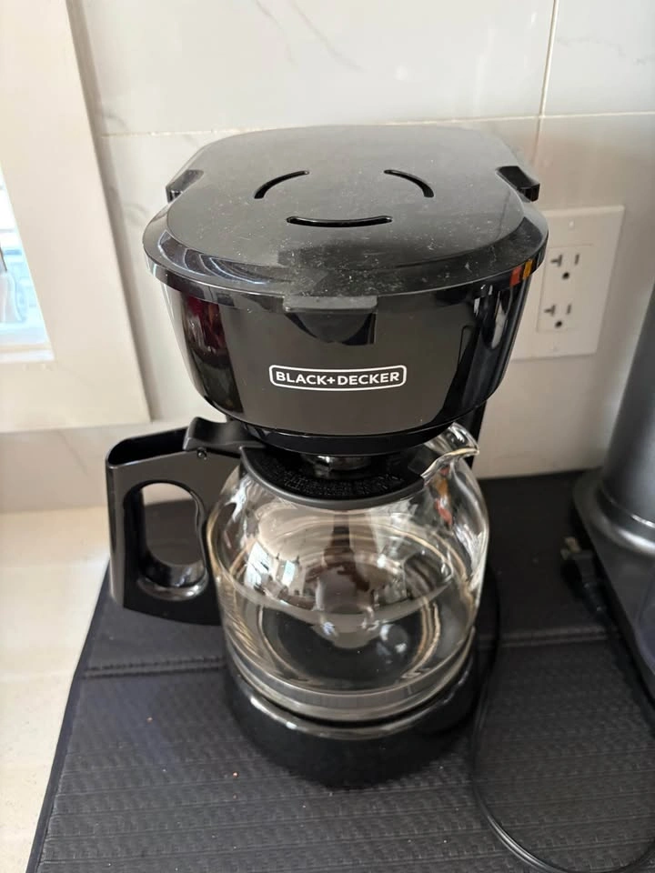 Black and Decker 12 Cup Coffee maker - photo 4