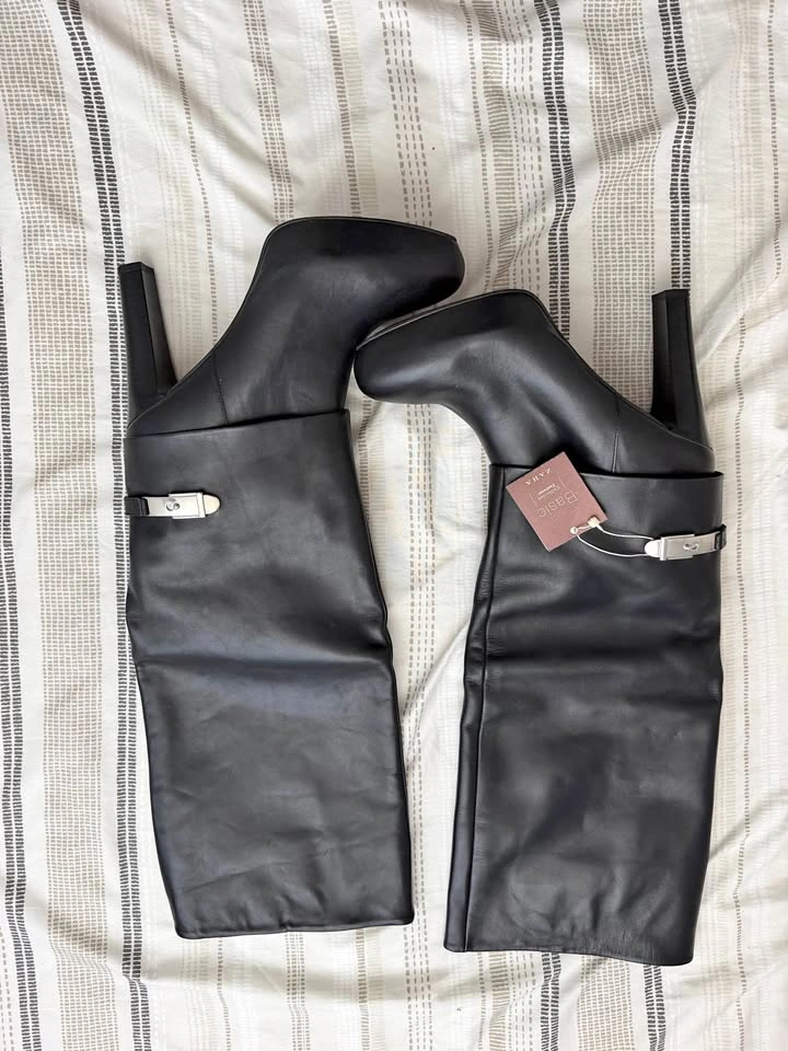 Zara Basic Knee-High Heeled Boots