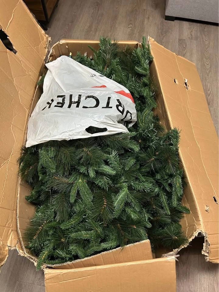 Christmas tree and ornaments - photo 4