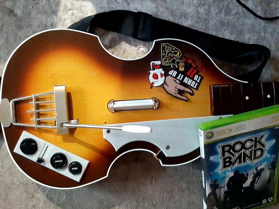 Xbox 360 Beatles Rock Band Hofner Bass Guitar Controller - photo 3